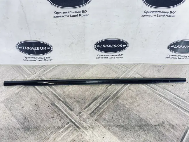 Молдинг стекла задний правый Land Rover Evoque 1