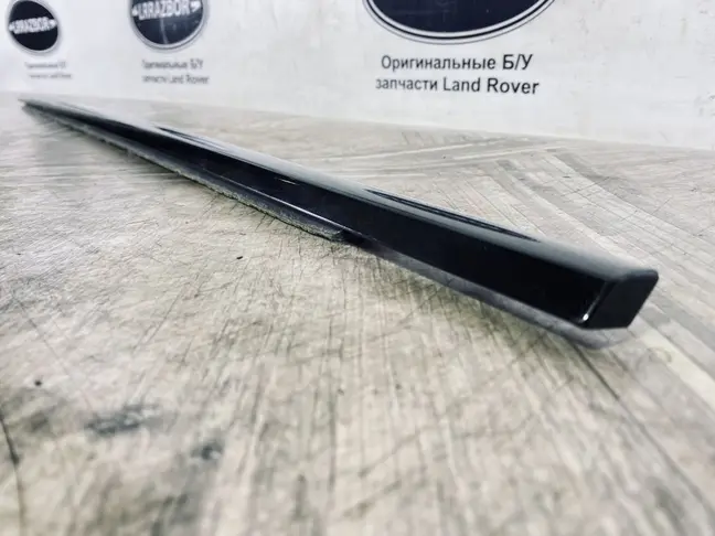 Молдинг стекла задний левый Land Rover Evoque 1