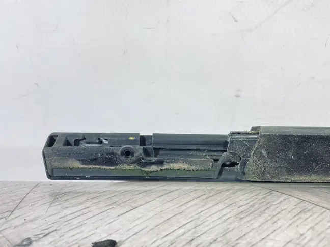 Молдинг стекла задний левый Land Rover Evoque 1