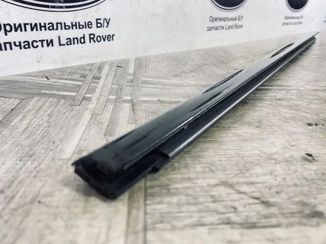 Молдинг стекла передний левый Land Rover Evoque 1