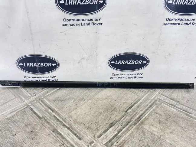 Молдинг стекла передний левый Land Rover Evoque 1