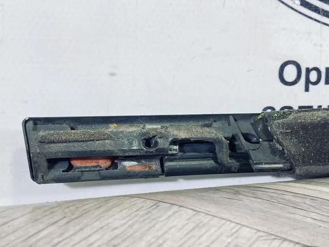 Молдинг стекла передний левый Land Rover Evoque 1