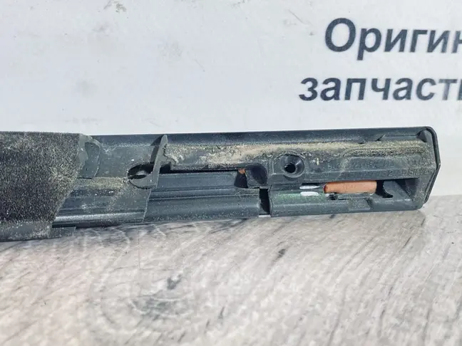 Молдинг стекла передний правый Land Rover Evoque 1