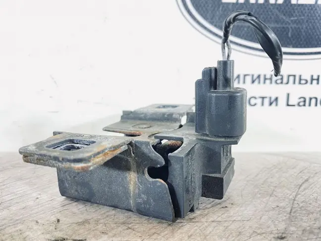 Замок капота правый Land Rover Evoque 1