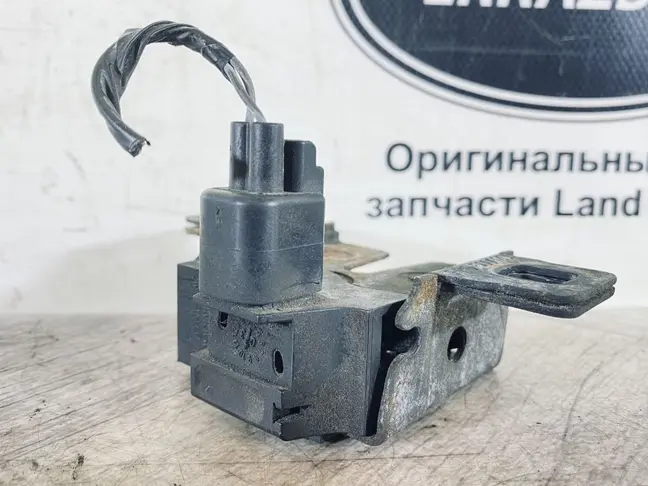 Замок капота правый Land Rover Evoque 1