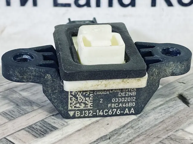 Датчик удара боковой Land Rover Evoque 1