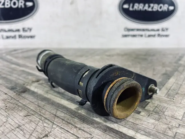 Патрубок охлаждения Range Rover Evoque 2.2