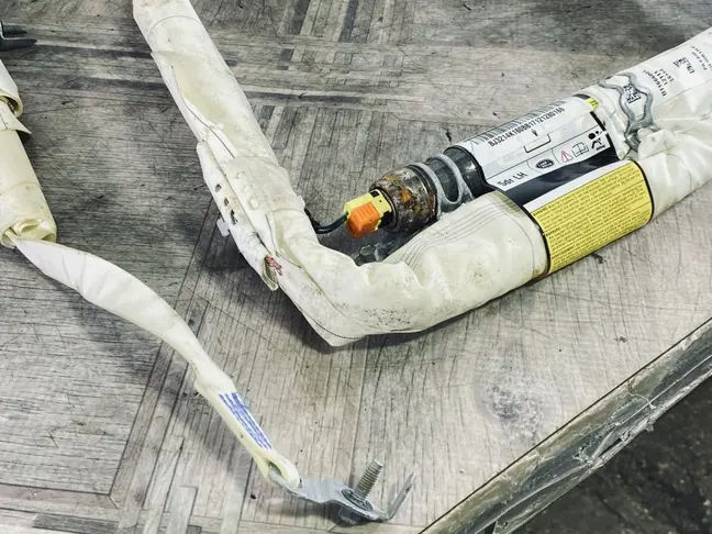 Шторка безопасности L Range Rover Evoque L538