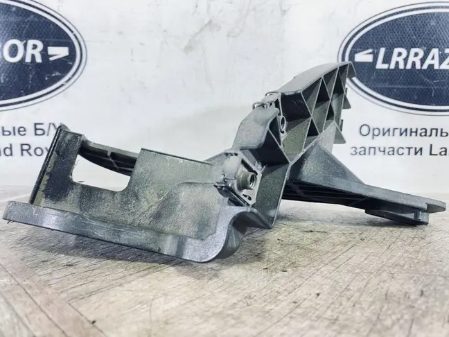 Кронштейн бампера правый Land Rover Evoque L538