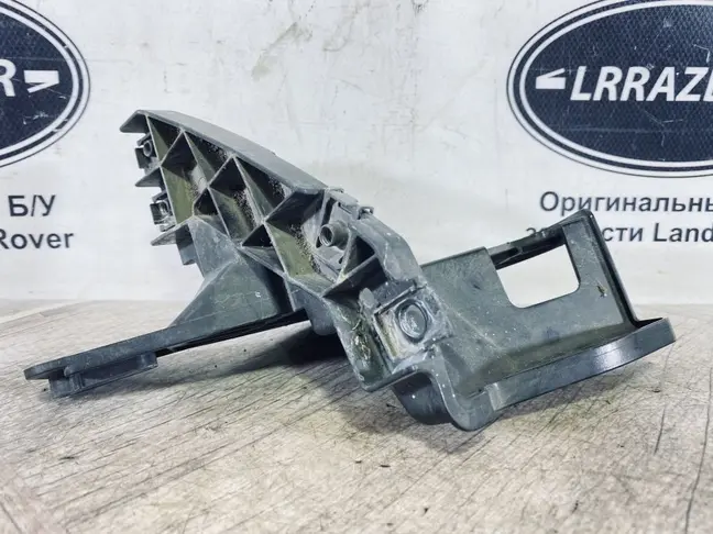 Кронштейн бампера левый Land Rover Evoque L538