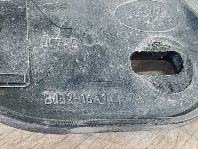 Кронштейн бампера левый Land Rover Evoque L538