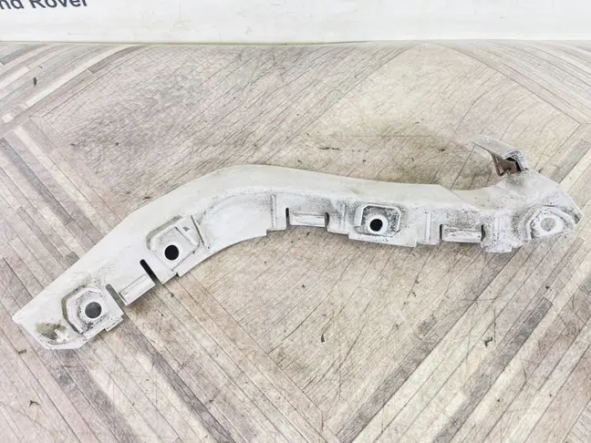 Кронштейн бампера правый Land Rover Evoque L538