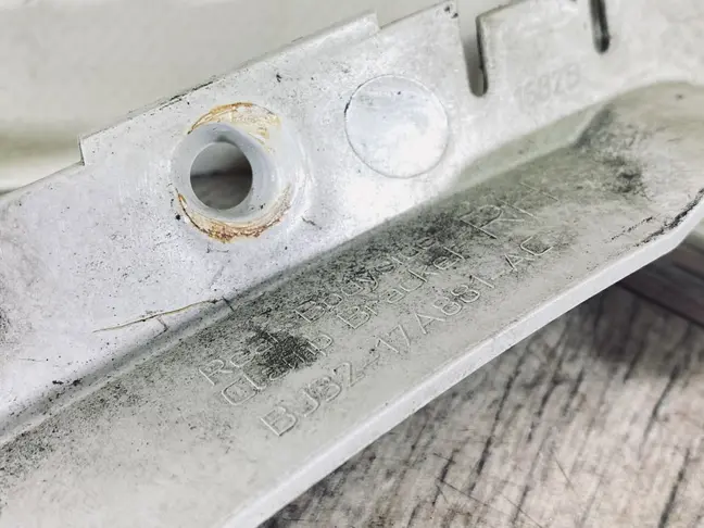 Кронштейн бампера правый Land Rover Evoque L538