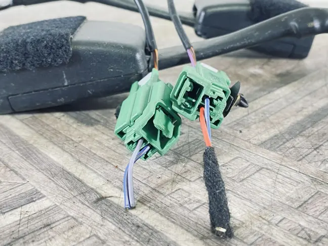 Преднатяжители пара Land Rover Evoque L538