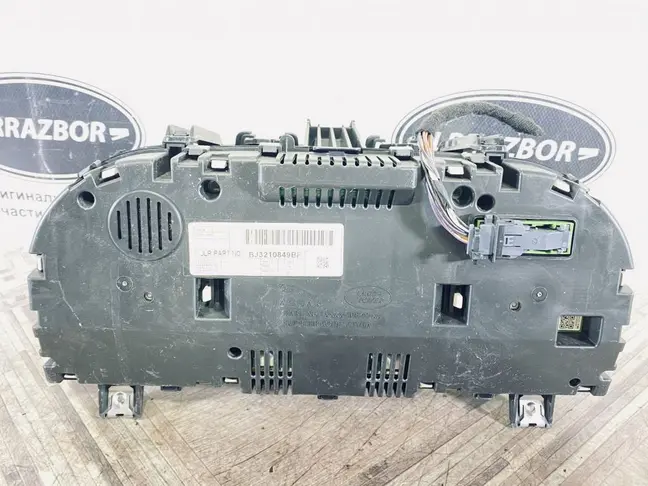 Приборная панель Land Rover Evoque 1