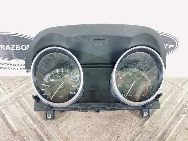 Приборная панель Land Rover Evoque 1