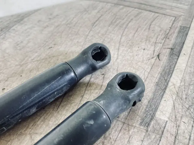 Амортизаторы капота Land Rover Evoque 1