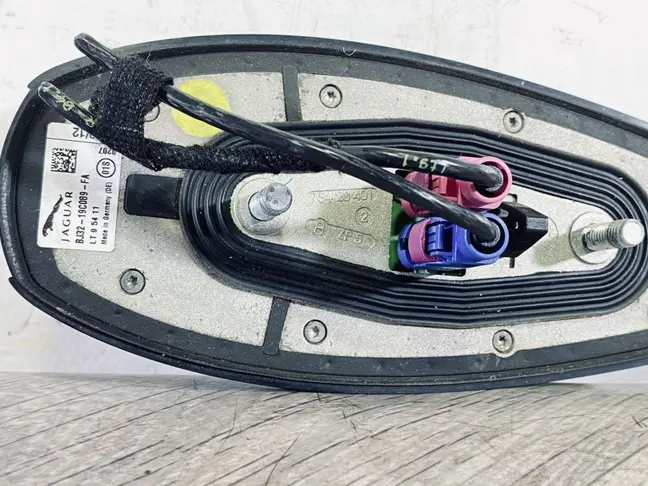 Антенна плавник на крышу Range Rover Evoque L538