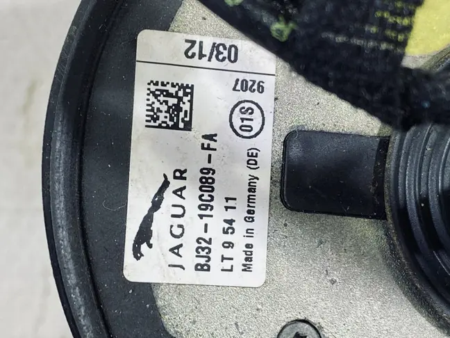 Антенна плавник на крышу Range Rover Evoque L538