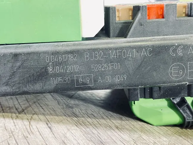 Блок предохранителей Range Rover Evoque 2.2