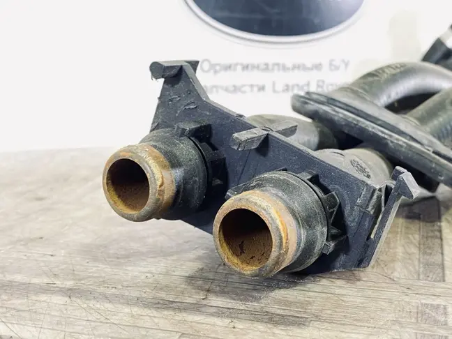 Патрубок охлаждения Land Rover Freelander 2