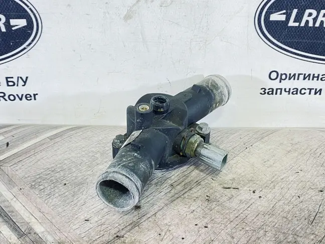 Тройник на термостат Range Rover 3 448DT