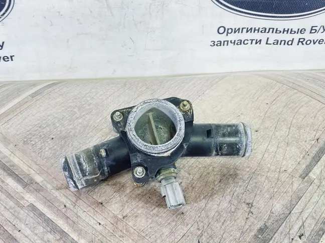 Тройник на термостат Range Rover 3 448DT