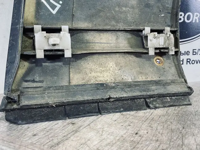 Молдинг переднего левого крыла Range Rover L322