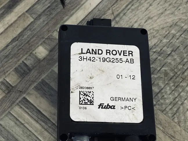 Антенна усилитель Range Rover 3 L322 2009-2012
