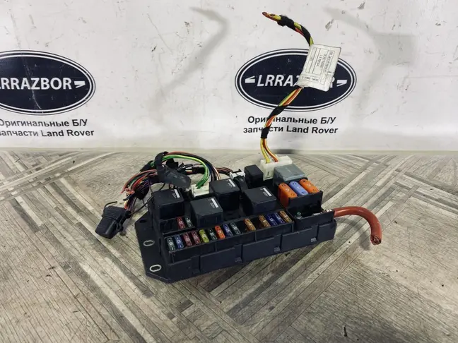 Блок предохранителей в багажнике Range Rover L322