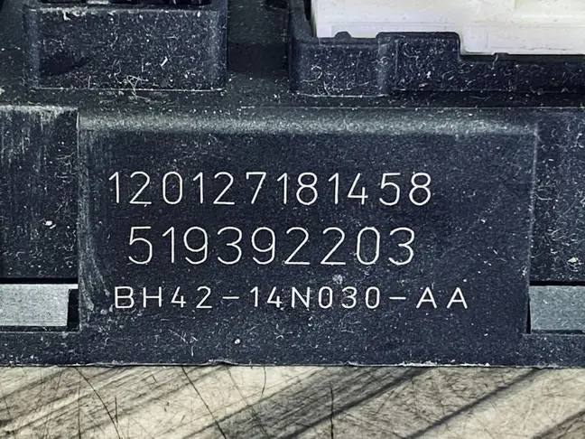 Блок предохранителей в багажнике Range Rover L322