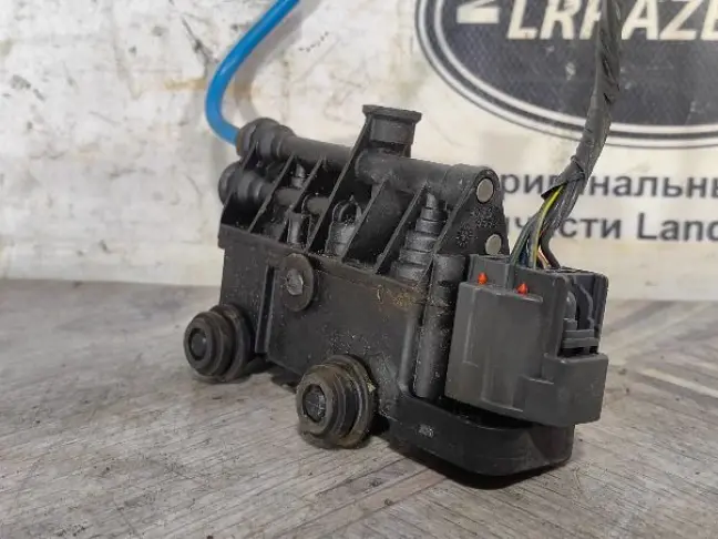 Блок клапанов подвески задний Range Rover L322