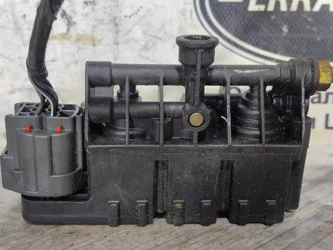 Блок клапанов подвески задний Range Rover L322