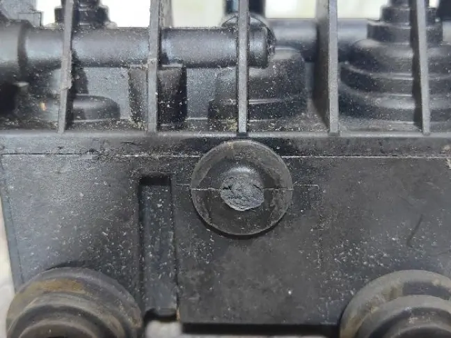 Блок клапанов подвески задний Range Rover L322