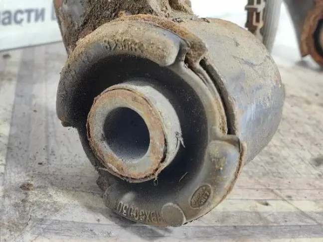 Рычаг передний верхний правый DISCOVERY 3 L319