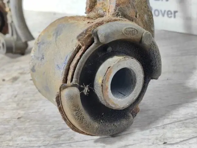 Рычаг передний верхний правый DISCOVERY 3 L319