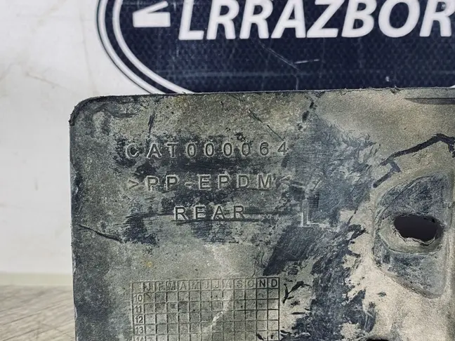 Брызговик задний левый Discovery IV, L319