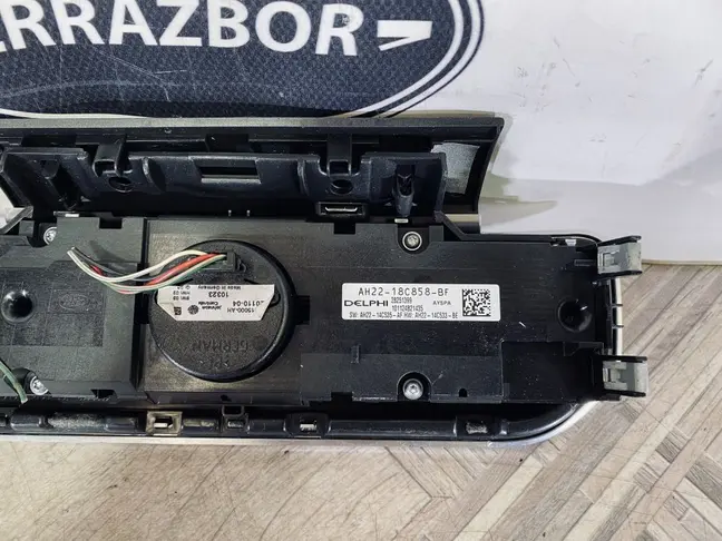 Панель магнитолы DISCOVERY 4 L319 09-12