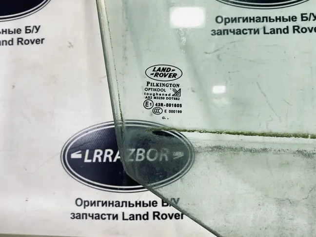 Стекло двери передней правой LR Discovery 4