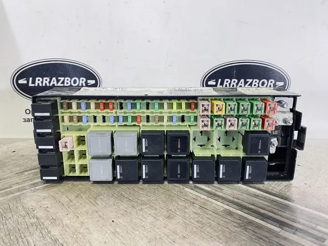 Блок предохранителей под капот DISCOVERY 4 L319