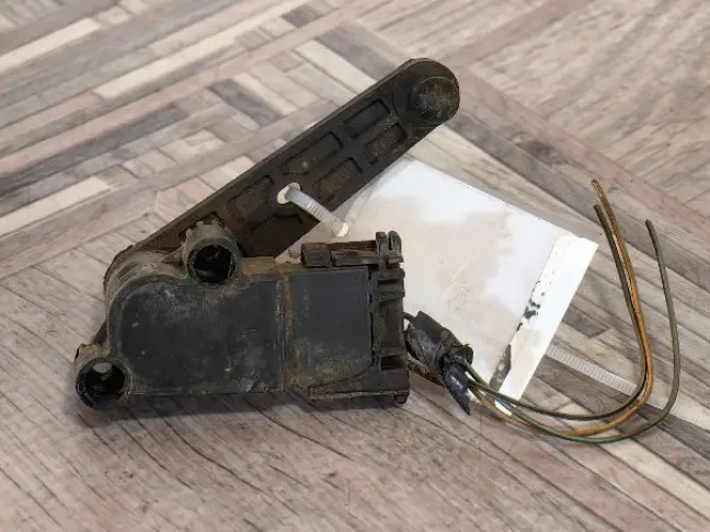 Датчик кузова передний DISCOVERY 4 L319 3.0