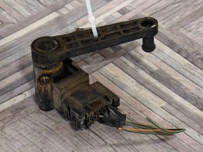 Датчик кузова передний DISCOVERY 4 L319 3.0