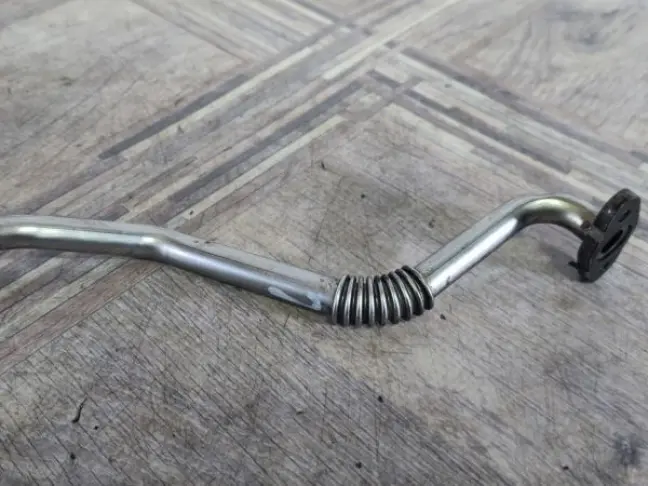 Трубка слива масла левая Range Rover Sport 3.0