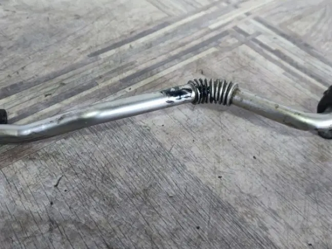 Трубка слива масла левая Range Rover Sport 3.0