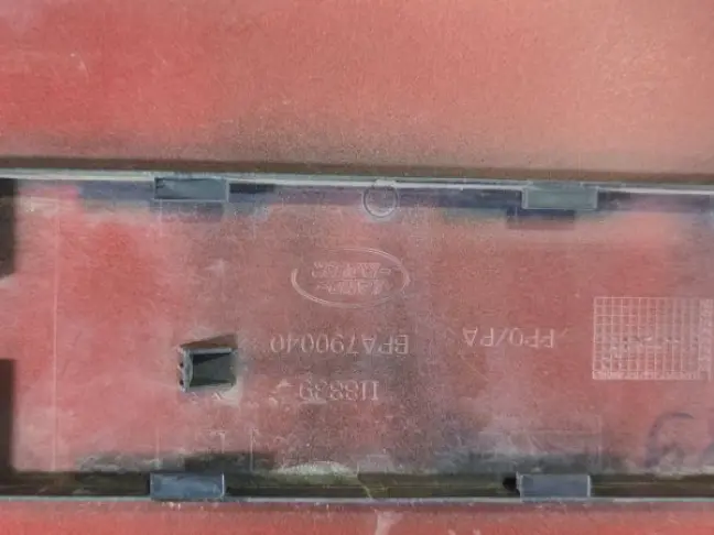 Крышка лючка Range Rover Sport L320 2005-2013