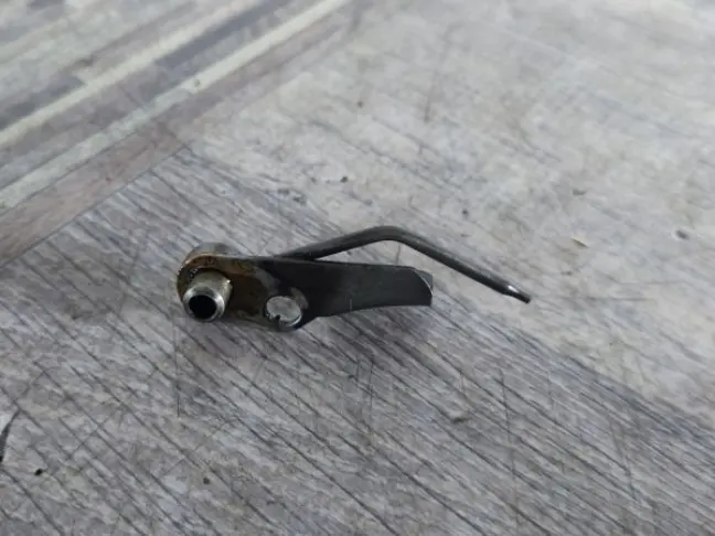 Форсунка масляная ниж Land Rover Sport L320 09-12