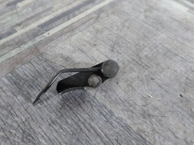 Форсунка масляная ниж Land Rover Sport L320 09-12