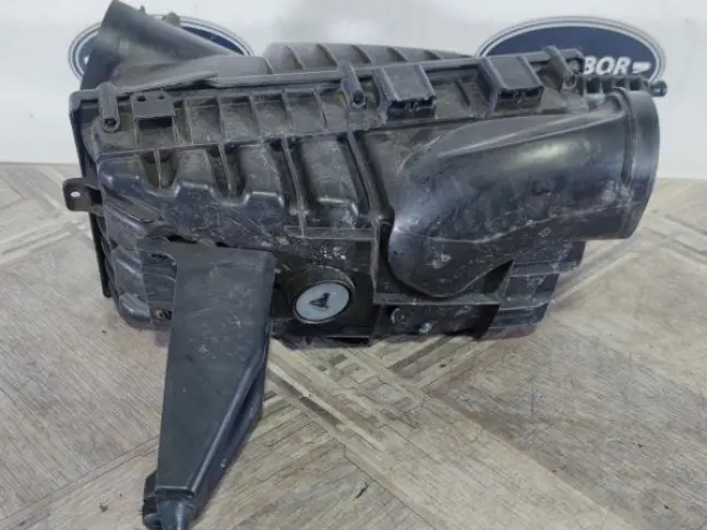 Корпус воздушного фильтра левый Range Rover L322