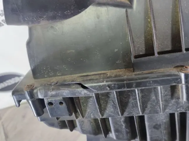 Корпус воздушного фильтра левый Range Rover L322