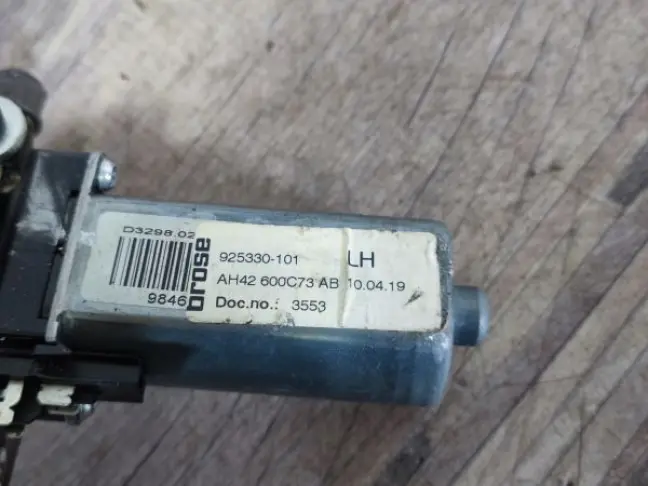 Мотор спинки дивана левый Range Rover 3 L322 09-12